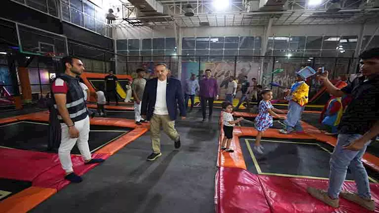محافظ أسيوط يرافق الأيتام في نشاط ترفيهي خلال عيد الأضحى (صور)