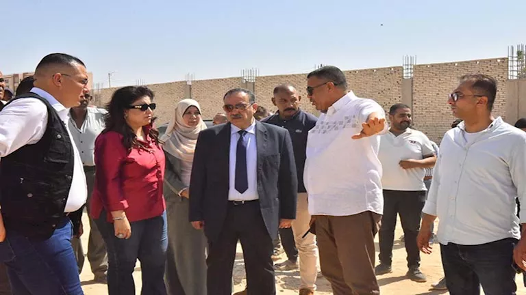 محافظ أسيوط يزور مجمع الصناعات الغذائية ومنتجات الرمان في البداري – صور