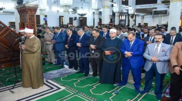 محافظ الإسكندرية يشارك في صلاة عيد الأضحى بمسجد سيدي جابر – صور