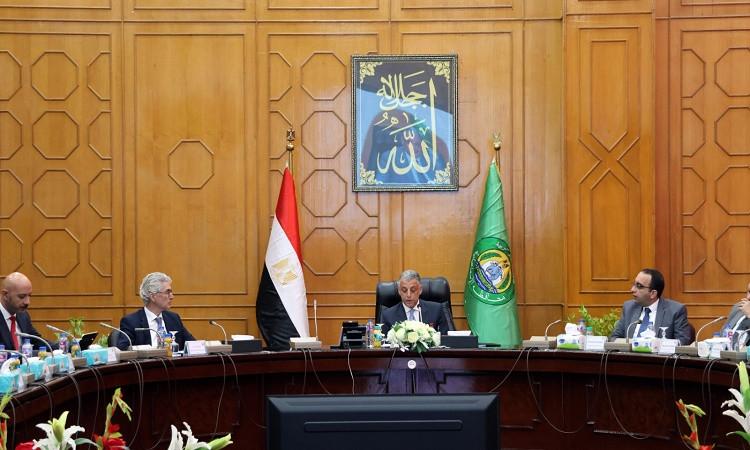 محافظ الإسماعيلية يستقبل بعثة من الاتحاد الأوروبي لمناقشة فرص الاستثمار والتنمية محافظ الإسماعيلية يستقبل بعثة من الاتحاد الأوروبي لمناقشة فرص الاستثمار والتنمية