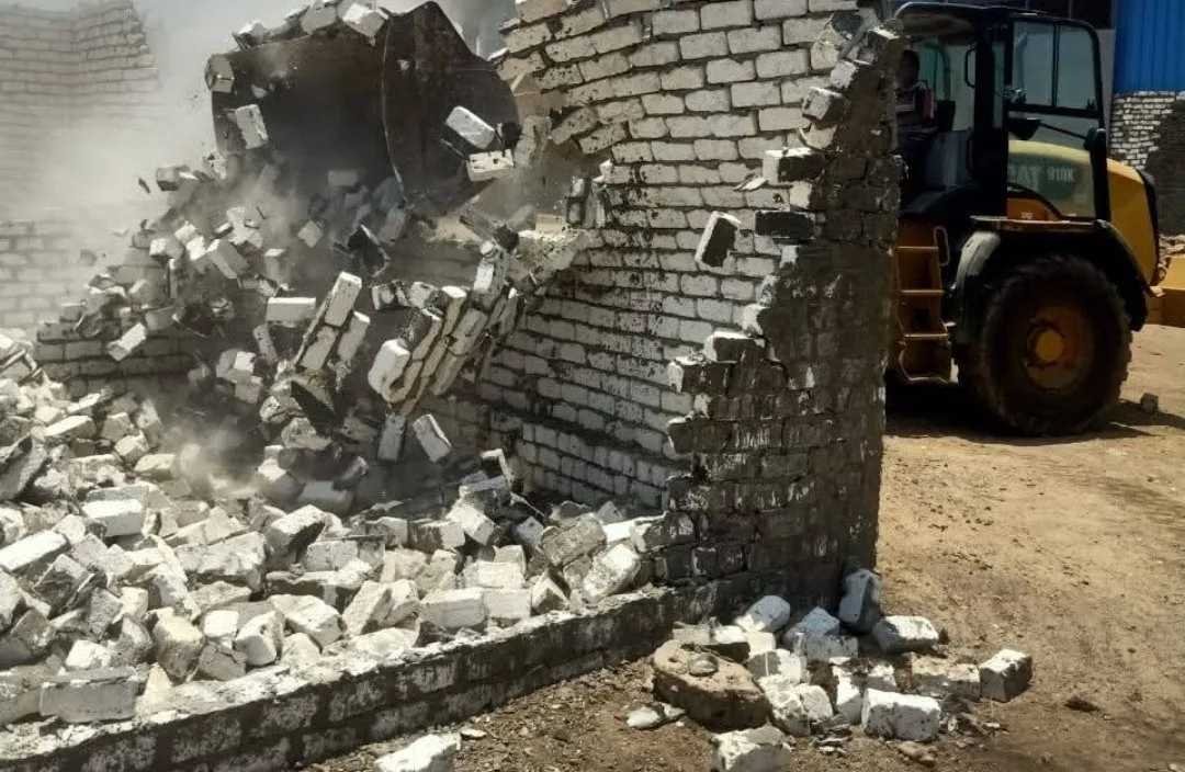 محافظ الجيزة: القضاء على 19 حالة بناء غير قانوني وتعديات على أملاك الدولة والأراضي الزراعية محافظ الجيزة: القضاء على 19 حالة بناء غير قانوني وتعديات على أملاك الدولة والأراضي الزراعية