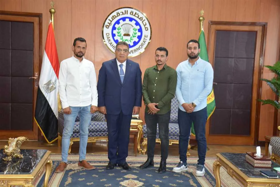 محافظ الدقهلية يسمي مدرسة الإعدادية في قريته باسم البطل خالد عبد العال محافظ الدقهلية يسمي مدرسة الإعدادية في قريته باسم البطل خالد عبد العال