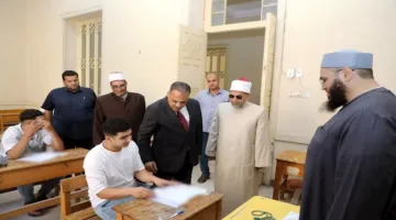 محافظ الشرقية يراقب امتحانات الثانوية الأزهرية في المعهد الديني بالزقازيق