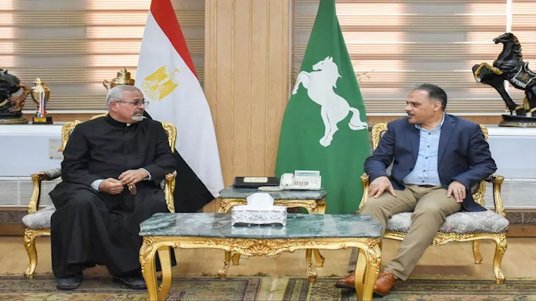 محافظ الشرقية يرحب بوفد كنسي لتقديم التهاني بمناسبة عيد الأضحى
