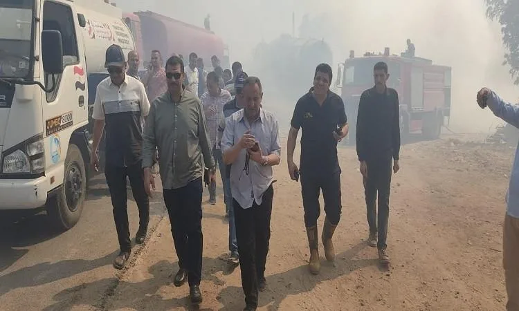 محافظ الغربية يعلن إخماد حريق في مخزن كتان بزفتى