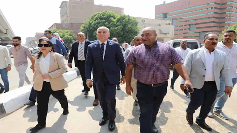 محافظ القاهرة يقوم بجولة تفقدية لتطوير حي السلام ومتابعة نقل الباعة إلى الموقع الجديد محافظ القاهرة يقوم بجولة تفقدية لتطوير حي السلام ومتابعة نقل الباعة إلى الموقع الجديد