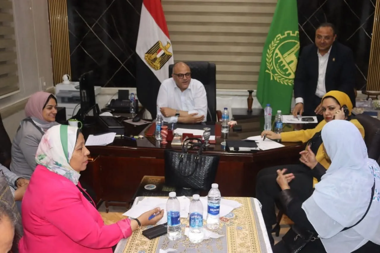 محافظ القليوبية يجتمع مع المواطنين في مجلس مدينة قليوب محافظ القليوبية يجتمع مع المواطنين في مجلس مدينة قليوب