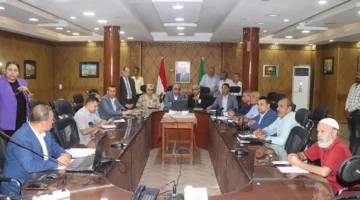 محافظ القليوبية يزور غرفة العمليات الخاصة بامتحانات الثانوية العامة في مديرية التربية والتعليم ويؤكد سير الأمور بشكل جيد.