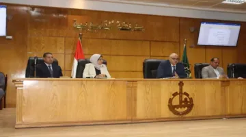 محافظ القليوبية يستعرض استراتيجية توفير الطاقة وتحسين الخدمات المقدمة للمواطنين