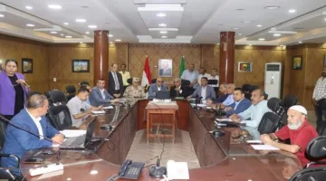 محافظ القليوبية يقوم بزيارة غرفة عمليات لجان الثانوية العامة