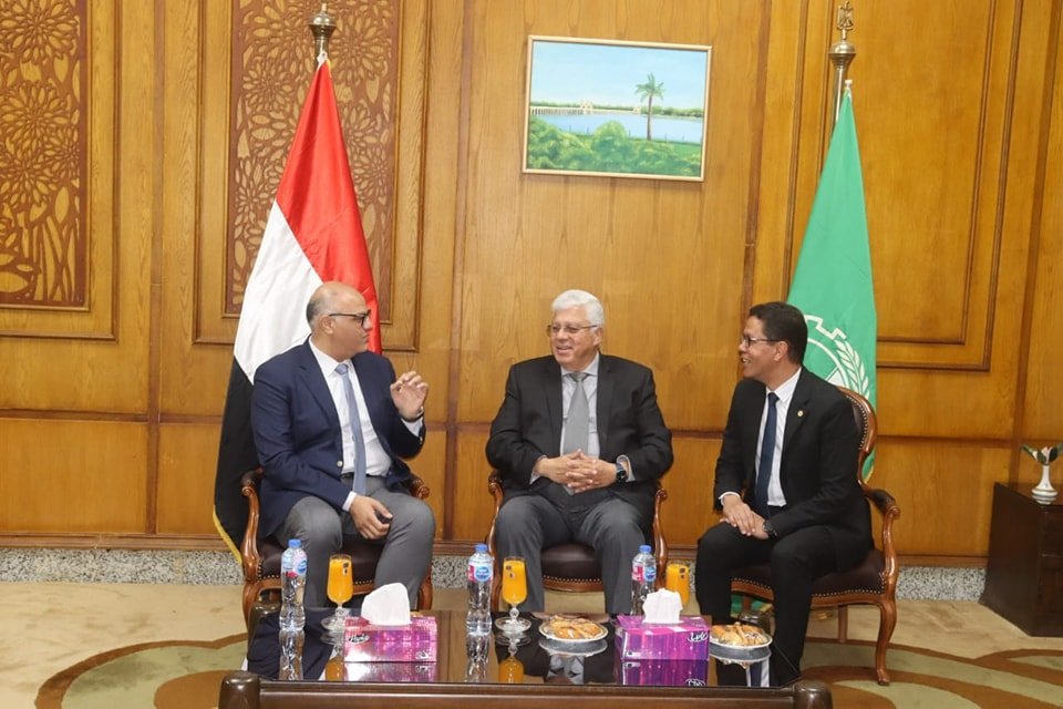 محافظ القليوبية يلتقي وزير التعليم العالي خلال جولة تفقدية للمشروعات الجديدة في المحافظة محافظ القليوبية يلتقي وزير التعليم العالي خلال جولة تفقدية للمشروعات الجديدة في المحافظة