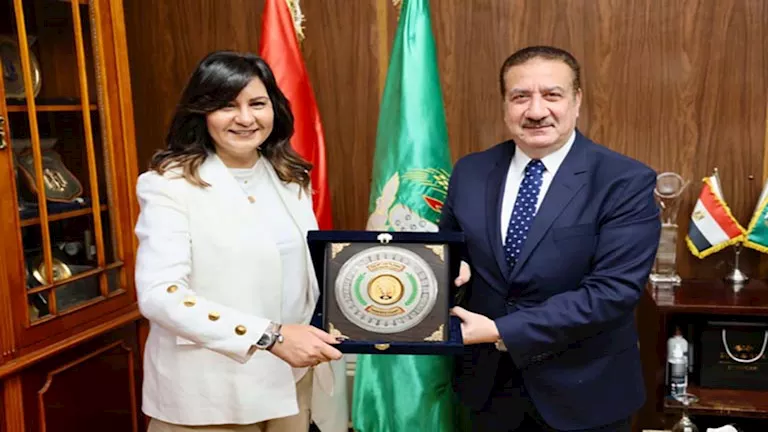 محافظ المنوفية يستقبل السفيرة نبيلة مكرم لإطلاق حملة “يد واحدة” محافظ المنوفية يستقبل السفيرة نبيلة مكرم لإطلاق حملة “يد واحدة”