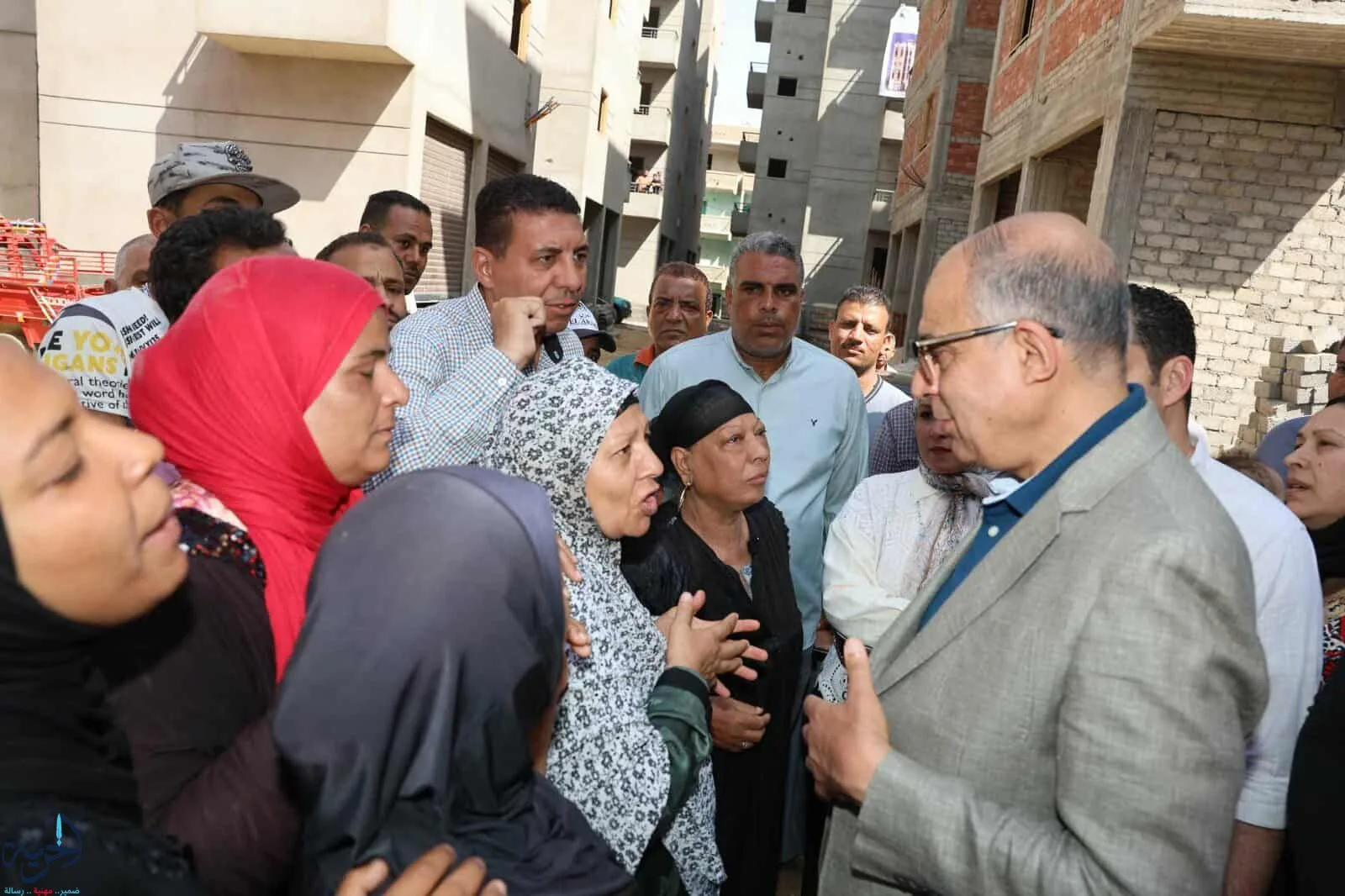 محافظ المنيا يأمر بإخلاء سريع لعمارة مهددة بالسقوط ويقدم مساكن بديلة للمتضررين محافظ المنيا يأمر بإخلاء سريع لعمارة مهددة بالسقوط ويقدم مساكن بديلة للمتضررين