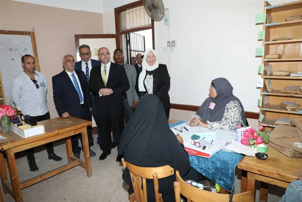 محافظ بني سويف يزور مركز امتحانات التعليم الفني.. وإعلان نتائج الشهادة الإعدادية قريباً محافظ بني سويف يزور مركز امتحانات التعليم الفني.. وإعلان نتائج الشهادة الإعدادية قريباً