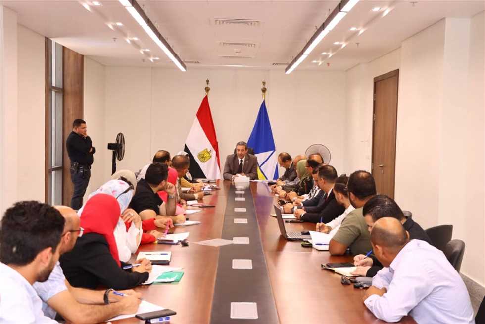 محافظ دمياط يراقب التحضيرات لتنفيذ نظام التأمين الصحي الشامل محافظ دمياط يراقب التحضيرات لتنفيذ نظام التأمين الصحي الشامل