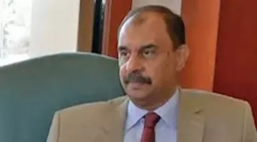 محافظ سوهاج يناقش تفعيل الأسواق الحضرية الجديدة