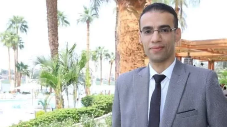 محافظ سوهاج ينعى مدير العلاقات العامة: لقد كان نموذجًا للوفاء والجدية محافظ سوهاج ينعى مدير العلاقات العامة: لقد كان نموذجًا للوفاء والجدية