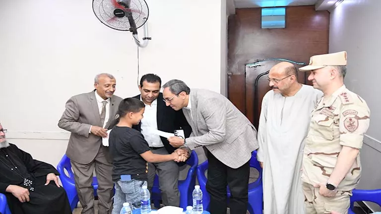 محافظ قنا يتفقد دور الأيتام لتهنئة الأطفال بمناسبة عيد الأضحى محافظ قنا يتفقد دور الأيتام لتهنئة الأطفال بمناسبة عيد الأضحى