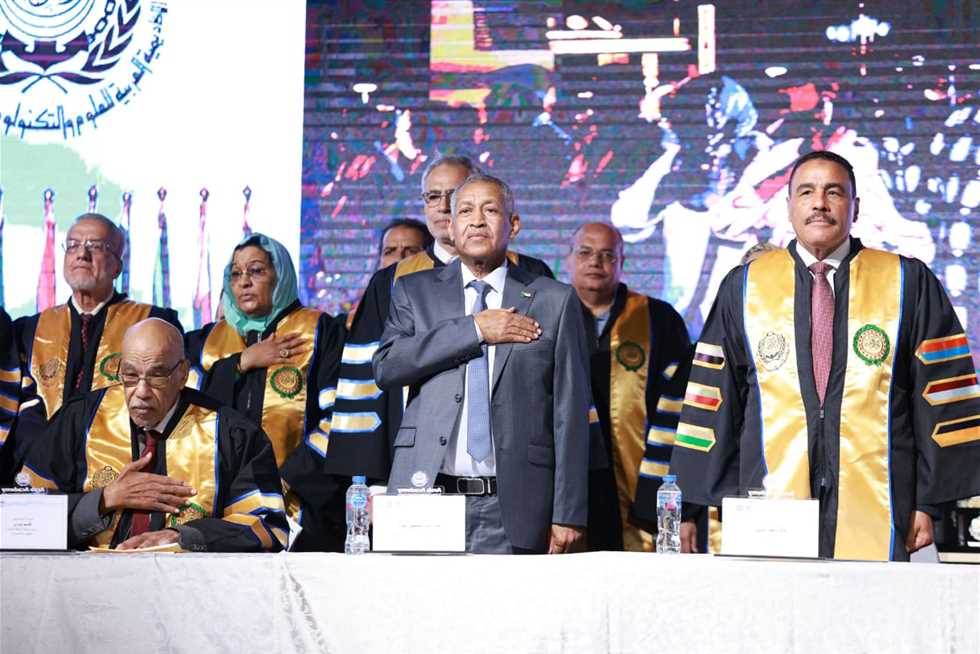محافظ مطروح وسفير السودان يكرمان خريجي جامعة الأحفاد والأكاديمية العربية في العلمين محافظ مطروح وسفير السودان يكرمان خريجي جامعة الأحفاد والأكاديمية العربية في العلمين