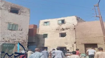 محاولات لإنقاذ طالبة محاصرة.. تفاصيل انهيار بناية في قرية دندرة بقنا