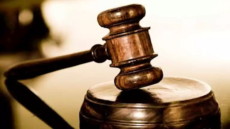 محكمة الجنايات تُبرئ 12 متهماً من تهم البلطجة وحيازة السلاح في نزاع مع حلواني معروف بالجيزة