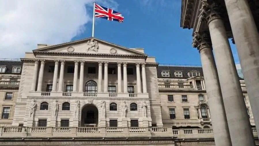 محكمة بريطانية تجرم فيزا وماستركارد لانتهاك قوانين المنافسة الأوروبية بشأن رسوم المعاملات وتتيح إمكانية تعويضات كبيرة للتجار.