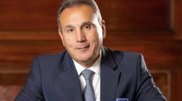 محمد الإتربي: البنك الأهلي المصري يدرس توسيع استخدام الحلول التكنولوجية الحديثة لتحسين كفاءة استهلاك الطاقة في فروعه ومكاتبه.
