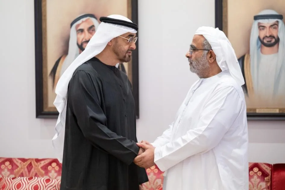 محمد بن زايد يقدم تعازيه في رحيل محمد مبارك المنصوري محمد بن زايد يقدم تعازيه في رحيل محمد مبارك المنصوري