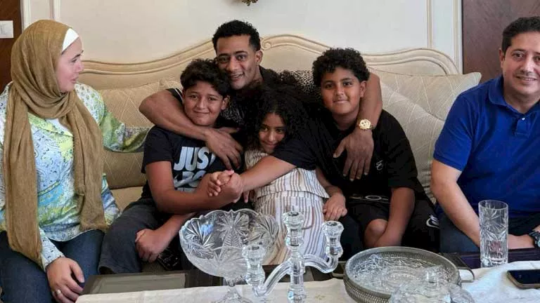 محمد رمضان يعلن حل أزمة ابنه علي وتصالحه مع زميله عمر محمد رمضان يعلن حل أزمة ابنه علي وتصالحه مع زميله عمر