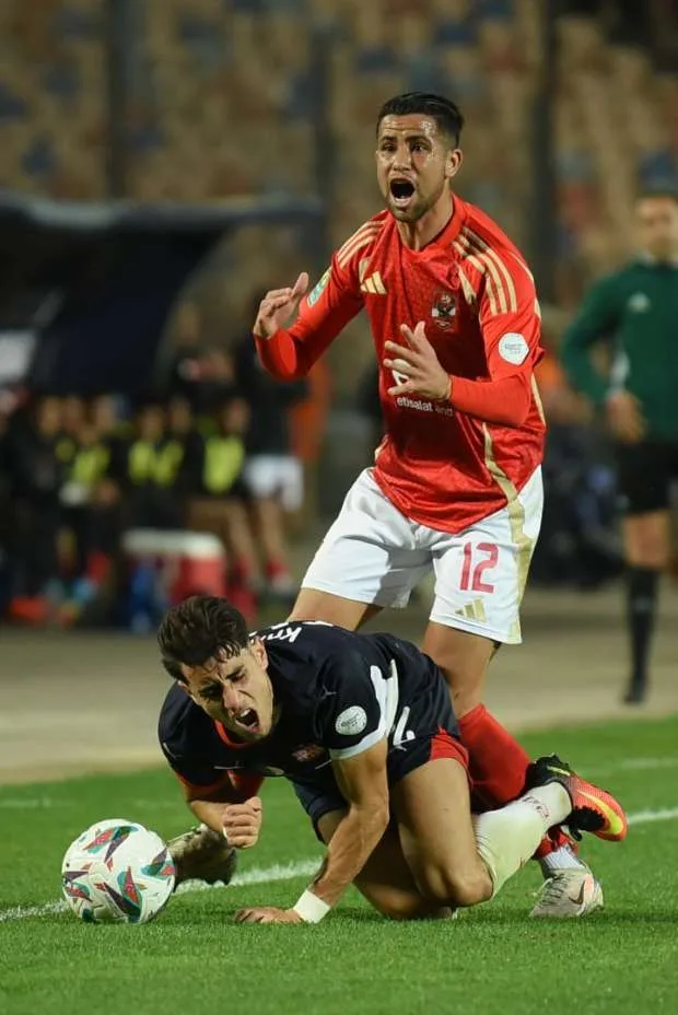 محمد شوقي يعيق انتقال لاعب الأهلي إلى نادي زد محمد شوقي يعيق انتقال لاعب الأهلي إلى نادي زد