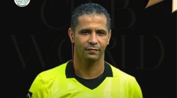 محمود عاشور يتولى التحكيم في تقنية الفيديو خلال مباراة مانشستر سيتي والعين في كأس العالم للأندية
