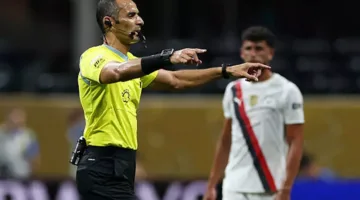 محمود عاشور يشير إلى أن ربيعة منح ركلة جزاء للعين ضد مانشستر سيتي