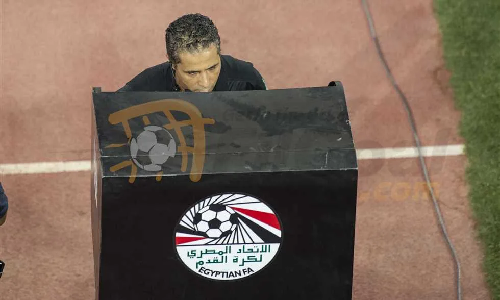 محمود عاشور يعود كمشرف على تقنية الفيديو في مباراة العين والوداد بجانب ربيعة.