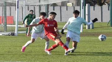 مدافع ليفربول يوضح لـ”لمصراوي” الاختلاف بين اللاعب المصري والإنجليزي