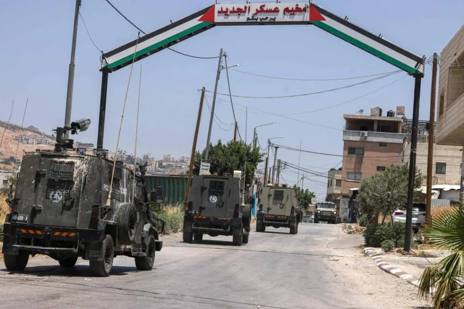 مداهمات واعتقالات وزيادة الضغوط على الفلسطينيين في الضفة الغربية