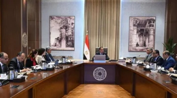 مدبولي يرصد التقدم في التشغيل التجريبي لمشروع تحديث نظام زيارة أهرامات الجيزة