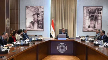 مدبولي يشرف على التشغيل التجريبي لخدمات متكاملة وزيارة أهرامات الجيزة عبر باصات كهربائية