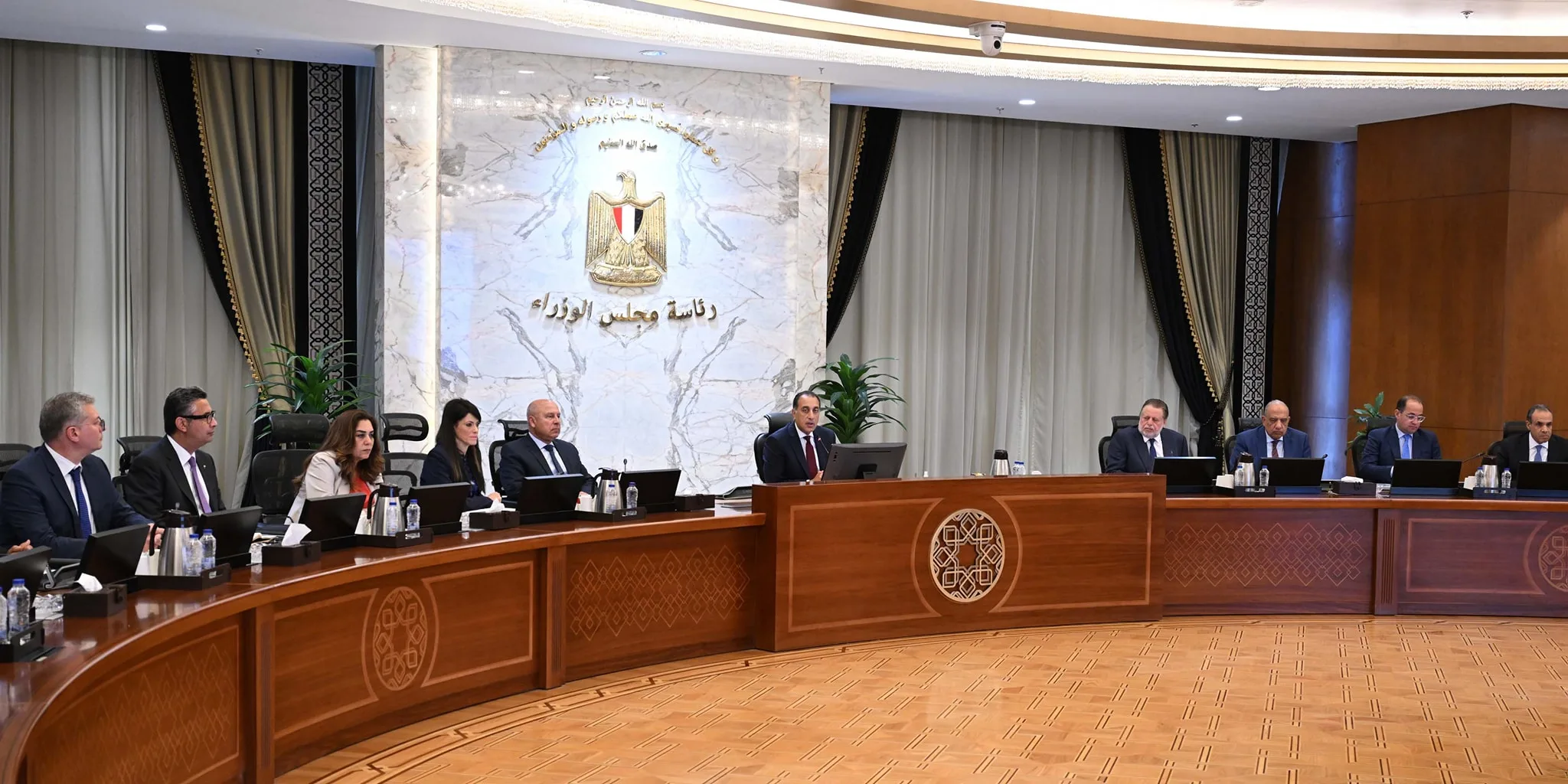 مدبولي يقود الاجتماع الأول لـ”لجنة الأزمات” لمتابعة آثار الحرب بين إيران وإسرائيل مدبولي يقود الاجتماع الأول لـ”لجنة الأزمات” لمتابعة آثار الحرب بين إيران وإسرائيل