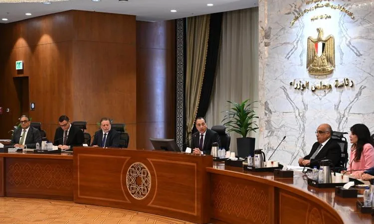 “مدبولي” يلتقي بأعضاء اللجنة الاستشارية لتطوير العمران وتصدير العقارات “مدبولي” يلتقي بأعضاء اللجنة الاستشارية لتطوير العمران وتصدير العقارات