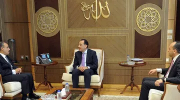 مدبولي يناقش مع وزير الخارجية خطوات تنفيذ توجيهات القيادة السياسية في الملفات الحيوية (تفاصيل)