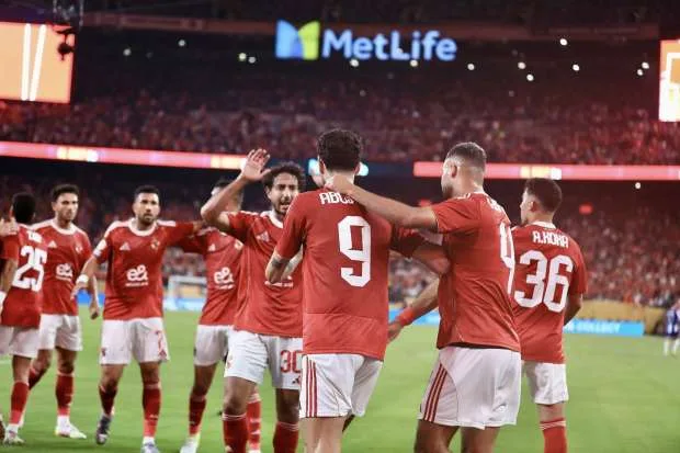 مدحت عبد الهادي: الأهلي فوت أبسط فرص كأس العالم.. والهلال يشكل تهديدًا على مانشستر سيتي