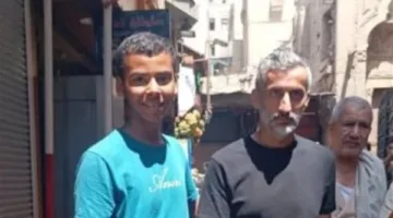 مدرب الأهلي ريبيرو يتنزه في شارع المعز