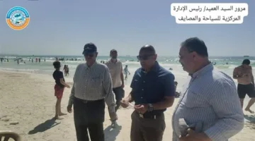مدير إدارة المصايف في الإسكندرية يراقب سير العمل في الشواطئ