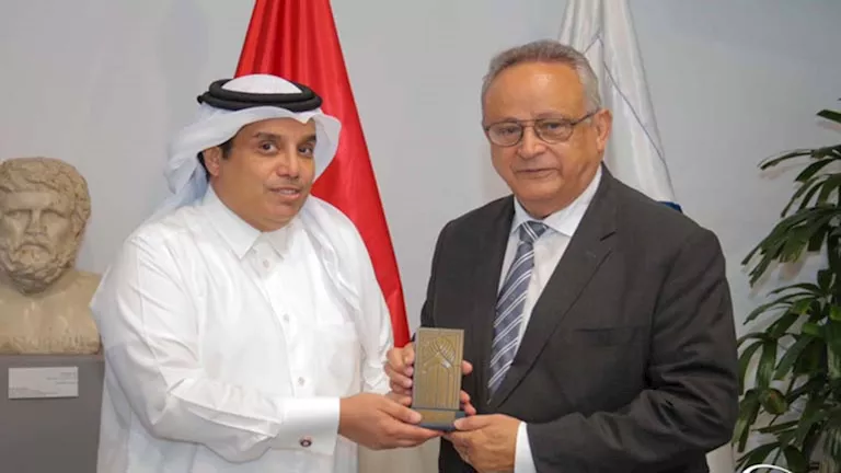 مدير مكتبة الإسكندرية يستضيف وفداً من جمعية المكتبات والمعلومات الإماراتية مدير مكتبة الإسكندرية يستضيف وفداً من جمعية المكتبات والمعلومات الإماراتية
