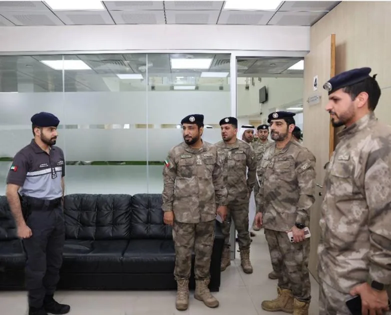 مديرو أقسام شرطة أبوظبي يهنئون العاملين في المناوبة بعيد الأضحى