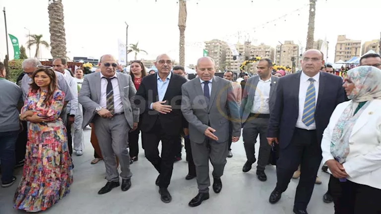 “مرحبا بالعيد”.. محافظ القاهرة يعلن افتتاح المعرض الخامس لـ “بازار القاهرة” (صور) “مرحبا بالعيد”.. محافظ القاهرة يعلن افتتاح المعرض الخامس لـ “بازار القاهرة” (صور)