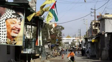 مسؤول فلسطيني يُعلن عن تأخير عملية جمع الأسلحة من مخيمات اللاجئين في لبنان