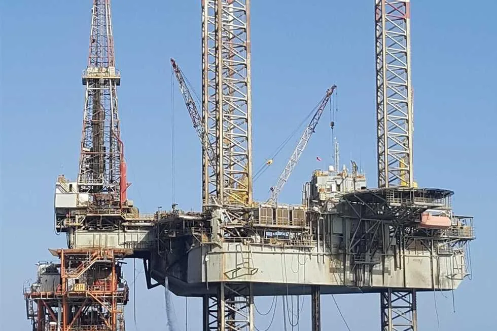 مسؤول في الشركة العامة للبترول: اكتشاف حقل نفطي ينتج 1300 برميل و مليون متر مكعب من الغاز والزيت يومياً. مسؤول في الشركة العامة للبترول: اكتشاف حقل نفطي ينتج 1300 برميل و مليون متر مكعب من الغاز والزيت يومياً.