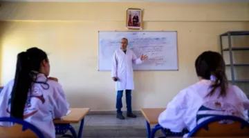 مساعي طلابية لإعادة «المتسربين» إلى الفصول الدراسية