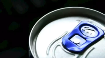 مشروبات الطاقة تمثل خطرًا على الصحة العامة: 7 مخاطر و6 بدائل متاحة.